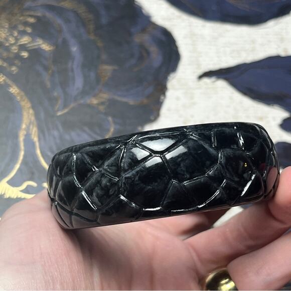 Vintage Rare Black Bakelite Textured Chunky Bangle Bracelet Crackle Effect D3 - Picture 8 of 16